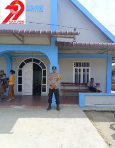 Polsek Habinsaran Laksanakan Pengamanan Ibadah Minggu di Gereja