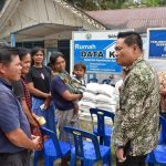 Bupati Humbahas Serahkan Bantuan Beras Kepada Korban Longsor di Kecamatan Pakkat