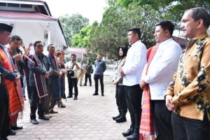 Resmi, Gubsu Bobby Nasution Serahkan Aset Rumah Dinas Bupati Kepada Pemkab Samosir
