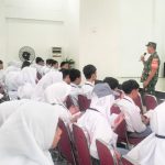Babinsa Koramil 03/Teluk Pucung Dampingi Pengarahan Siswa Jelang Kunker Mensos RI di Sekolah Rakyat Bekasi Timur