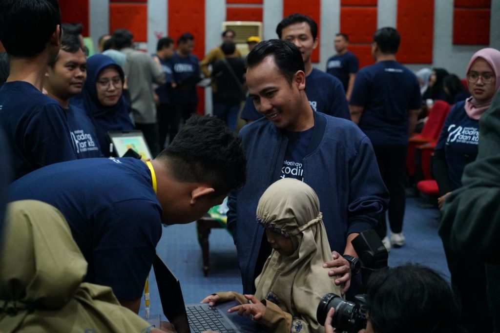 84 Guru SD Surabaya Unjuk Karya AI dan Coding di UM Surabaya