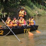 Wadanramil 02/Pondok Gede dan Forkopimcam Jatisampurna Arungi Sungai Cikeas Cek Kebersihan Aliran Air