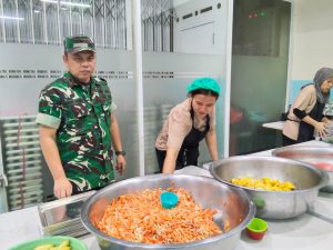 Danramil 03/Pasar Rebo, Ciracas Mengecek Mengecek Bahan Makanan, Kebersihan Dapur dan Distribusi MBG