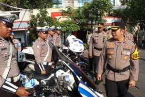 Kapolres Tanjung Perak Turun Tangan Operasi Patuh Semeru 2025, 8 Pelanggaran Ini Jadi Sasaran