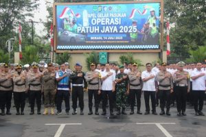 Kaur Opslat beserta Anggota Kodim 0507/Bekasi Hadiri Apel Gelar Pasukan Operasi Patuh Jaya 2025