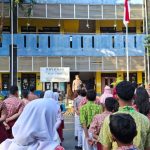 Tumbuhkan Generasi Taat Hukum, Kapolsek Asemrowo Bina Ratusan Siswa SMPN 42 Surabaya
