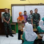 Danrem 051/Wijayakarta Mendampingi Pangdam Jaya Dalam Program Makan Bergizi di SDN 05 Cipinang