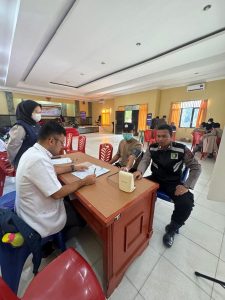 Polres Toba Mengikuti Pemeriksaan Kesehatan Berkala Demi Menjamin Personil Tetap Sehat