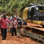 Melayani Tanpa Pamrih, Bupati Bersama DPRD Humbahas Tinjau Rehabilitasi Jalan di Sijamapolang