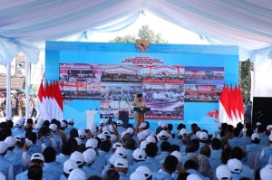 Panglima TNI Dampingi Presiden RI Luncurkan 80.000 Koperasi Desa Merah Putih