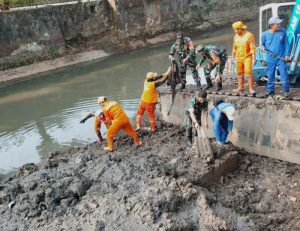 Dandim 0501/JP Pimpin Pelaksanaan Normalisasi Anak Sungai Ciliwung di Wilayah Kodim 0501/JP