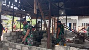 Satgas TMMD Kodim 1506/Namlea Bangun Rumah Tidak Layak Huni di Desa Leku
