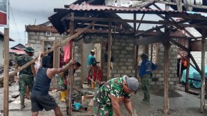 TMMD 125 Kodim 1506/Namlea Rehap Rumah Tidak Layak Huni Ibu Wahadu Letetuny Capai 45%