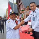 Rutan Kelas IIB Balige Ikut Membagikan 10 juta Bendera Merah Putih Kepada Masyarakat