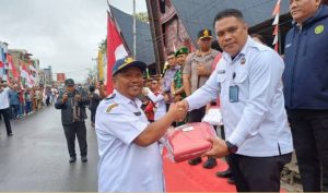 Rutan Kelas IIB Balige Ikut Membagikan 10 juta Bendera Merah Putih Kepada Masyarakat