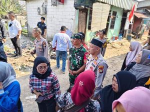 Sinergi TNI-Polri Amankan Kunjungan Mensos RI di Bintarajaya, Bekasi Barat