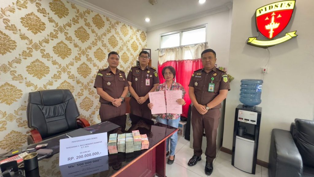 Kejari Toba Terima Uang Denda Rp 200 Juta dari Terpidana Kasus Korupsi