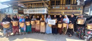 PLN Indonesia Power UBP Kamojang bersama Rumah Zakat Salurkan Bantuan untuk Korban Banjir di Bantaeng