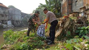 Kodim 0505/Jakarta Timur Gelar Karya Bhakti Skala Besar di Bantaran Kali Ciliwung