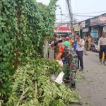 Koramil 02/Pondok Gede Ajak Warga Bergotong Royong Bersihkan Kali Harun
