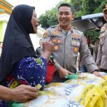 Gerakan Pangan Murah Polres Pelabuhan Tanjung Perak, 21 Ton Beras SPHP Ludes Diborong Warga