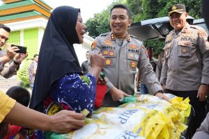 Gerakan Pangan Murah Polres Pelabuhan Tanjung Perak, 21 Ton Beras SPHP Ludes Diborong Warga