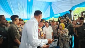 Kapolri dan Mendagri Tinjau Gerakan Pangan Murah di Gudang Bulog Kelapa Gading