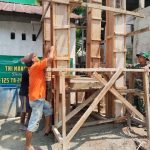 Sumur Bor Program Unggulan KASAD Hampir Rampung, Babinsa Mustikasari Dampingi Pengecoran di Ponpes Nur Al Istiqomah