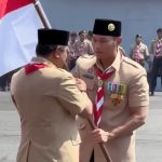 Bupati Tuban Terima Bendera Merah Putih di Apel Hari Pramuka ke-64 Jawa Timur