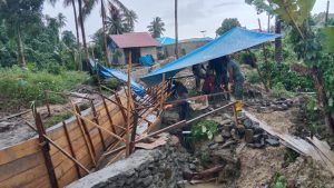 Buru Selatan Selalu Terjadi Hujan Deras Tapi Semangat Satgas TMMD 125 Kodim 1506/Namlea Tak Pernah Padam