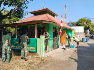 Satgas TMMD 125 Kodim 0507/Bekasi Gelar Karya Bakti, Bersihkan lingkungan dan pengecatan Mushola Nurul Hikmah