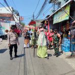 Babinsa Kelurahan Klender Amankan Karnaval HUT RI ke-80 di Wilayah Binaan