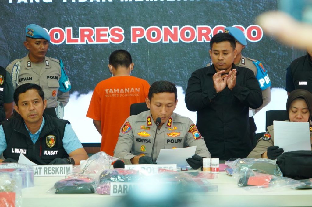 Polres Ponorogo Bongkar Produksi Obat Pelangsing dan Vitamin Ilegal di Ruko Purbosuman