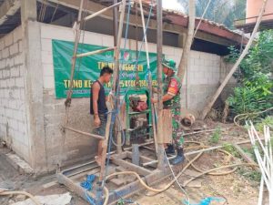 Sumur Bor TMMD 125 Hadirkan Harapan Baru, Babinsa Mustikasari Dampingi Pemasangan Mesin Satelit di Pasewakan