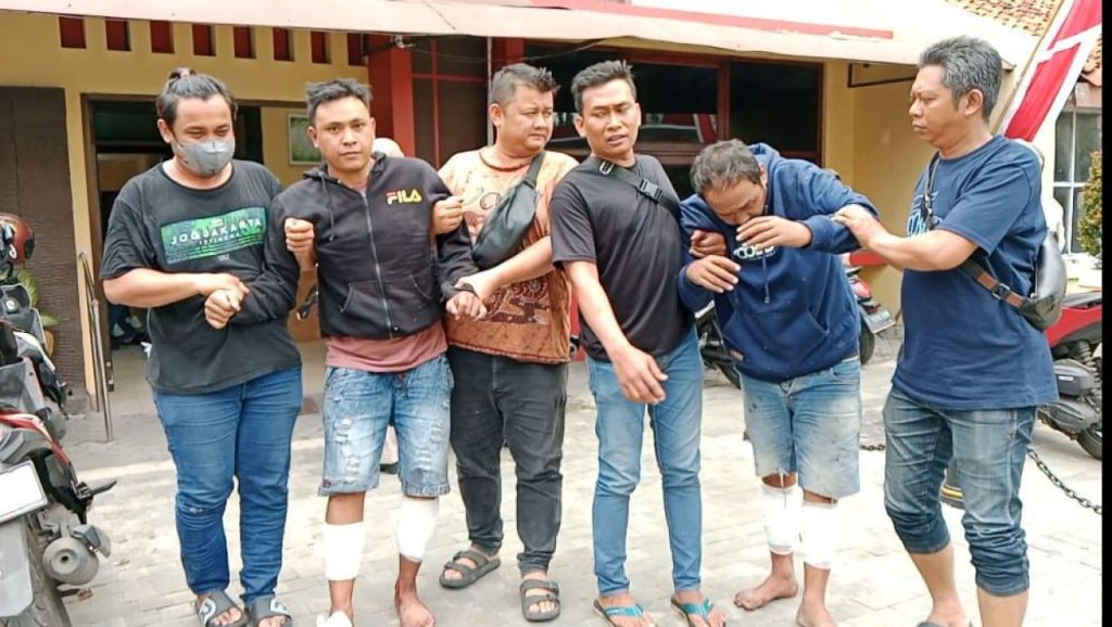 Bersenjata Parang, Polsek Sukolilo Beri Hadiah Timah Panas Dua Pelaku Curamor