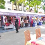 Penonton Ramaikan Tenda UMKM di Event F1H2O World Champhionship International di Toba