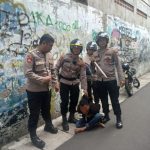 Respon Cepat Aduan Warga, Unit Patroli Johar Baru Tangkap Pria Bersenjata Tajam
