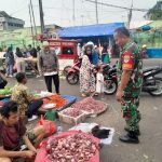 Babinsa Duren Jaya Himbau Pedagang Patuhi Aturan Waktu Jualan dan Jaga Kebersihan Pasar Baru Kota Bekasi