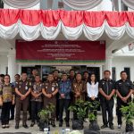 Dalam Rangka Hari Lahir Kejaksaan RI Ke-80 Kejaksaan Negeri Kabupaten Toba Bagikan 2.000 Bibit Tanaman Produktif