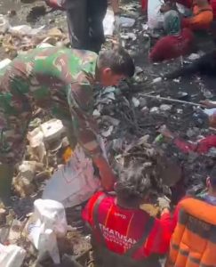 Koramil 01/Kranji Bersama Tiga Pilar, Pandawara, dan Warga Gelar Aksi Bersih-Bersih Kali Kapuk