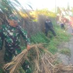 Guyub dan Kompak, Babinsa Jatiasih Bersama Warga Bergotong Royong Bersihkan Lingkungan