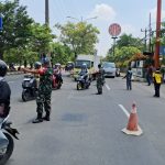 Personel Koramil 03/Teluk Pucung Kawal Aksi Unjuk Rasa di DPRD, Pastikan Tertib dan Aman