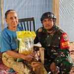 Ringankan Beban Warga, Babinsa Jatiraden Bersama Donatur Gelar Jumat Berkah Bagikan Beras Gratis