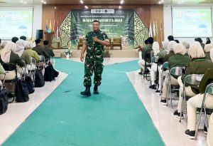 Bela Negara Ditanamkan: Ratusan Mahasiswa STIKes Rajekwesi Bojonegoro Dibekali Wawasan Kebangsaan oleh Koramil Dander