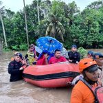 Satbrimob Polda Bali Evakuasi Cepat Warga Terdampak Banjir Bandang di Denpasar dan Jembrana