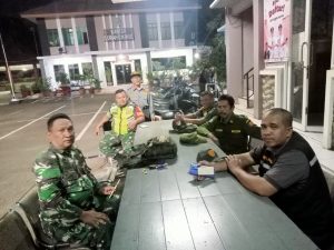 Babinsa Cikiwul Ajak RT/RW Aktifkan Siskamling Demi Perkuat Keamanan Lingkungan