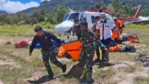 Kodim 1710/Mimika dan Tim Gabungan Evakuasi Korban Helikopter PK-IWS Intan Angkasa