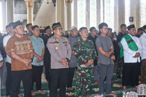 Dandim 1715/Yahukimo Ikuti Doa Bersama Peringatan Maulid Nabi 1447 H dan HUT ke-80 TNI