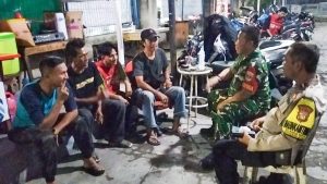 Babinsa Koramil 03/Teluk Pucung Gelar Patroli Malam Bersama Aparat dan Warga di Margamulya