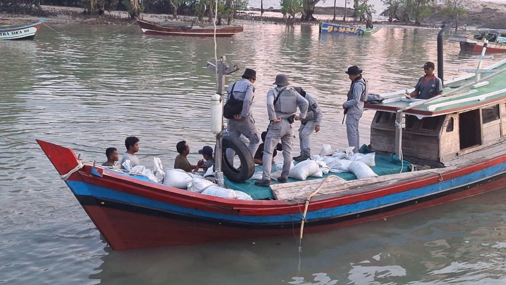 Bakamla RI Babel Gagalkan Penyelundupan 1,2 Ton Pasir Timah dari PIP di Bangka Belitung